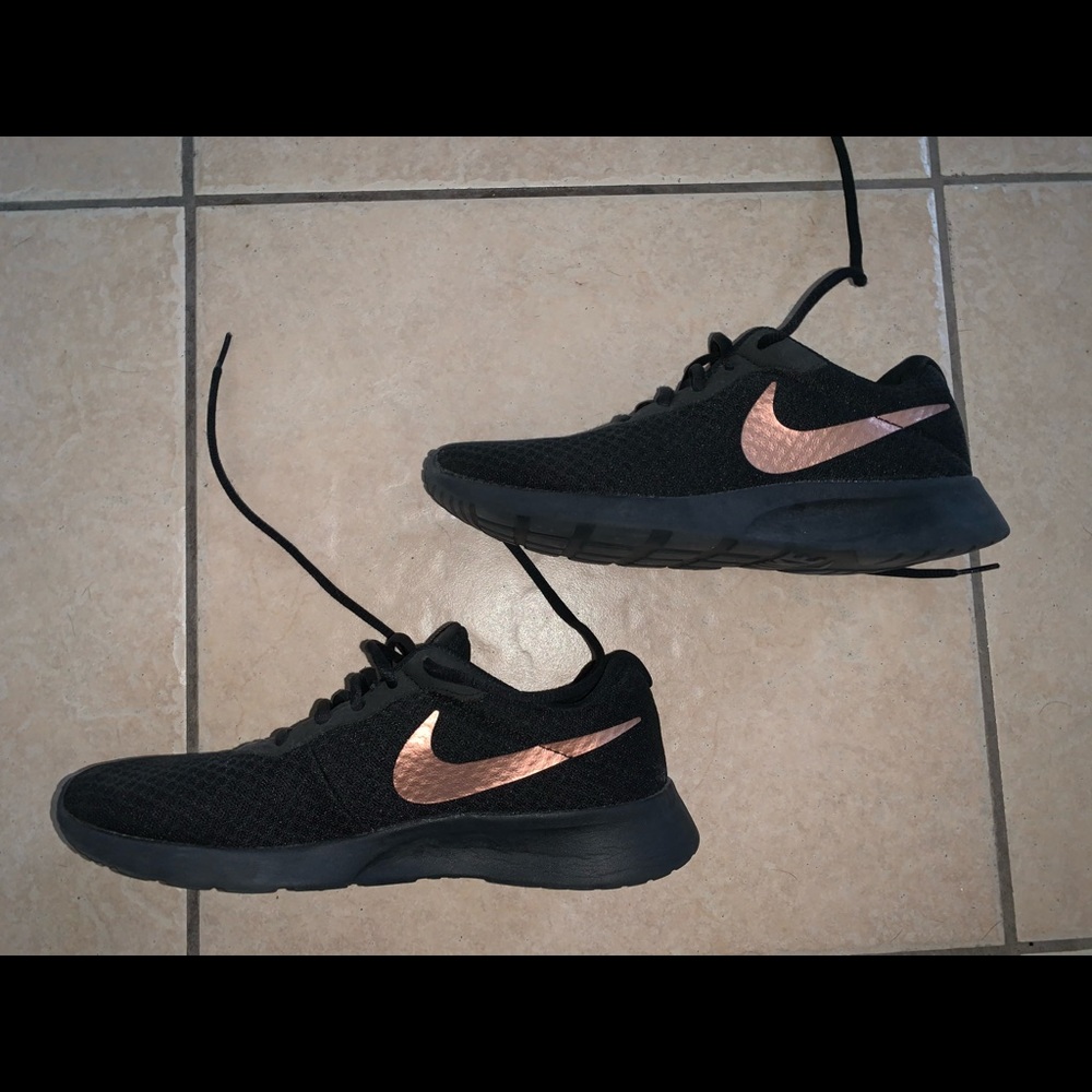 NIKE Tanjun